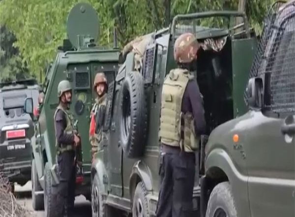 India News | J-K: Civilian Porter Killed, Four Soldiers Injured as Terrorists Attack Army Vehicle