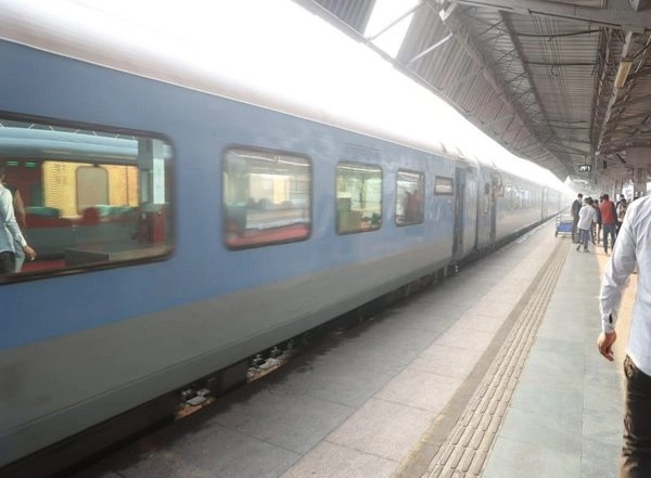 India News | Northern Railway Plans 3,144 Train Trips to Cater Festive Crowd