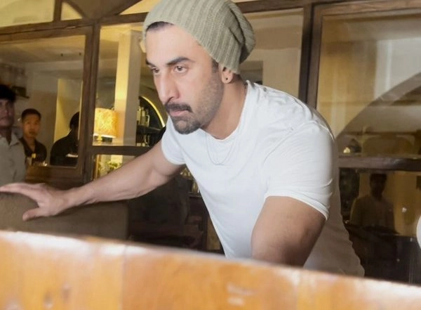 Entertainment News | Ranbir Kapoor Steps out with New Beard Look,  See Pics
