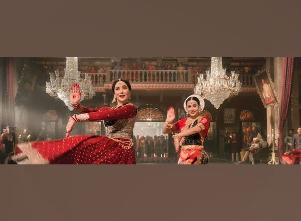 Entertainment News | Bhool Bhulaiyaa 3 : Check out Madhuri Dixit, Vidya Balan's Face-off in 'Ami Je Tomar 3.0' Song