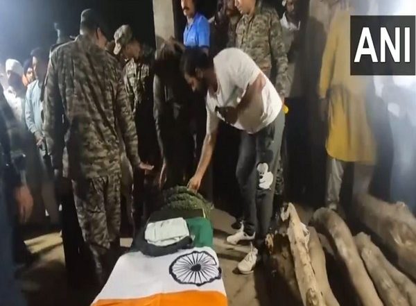 India News | Mortal Remains of Rifleman Jeevan Singh, Killed in Baramulla Terror Attack, Brought to His Home in Haryana