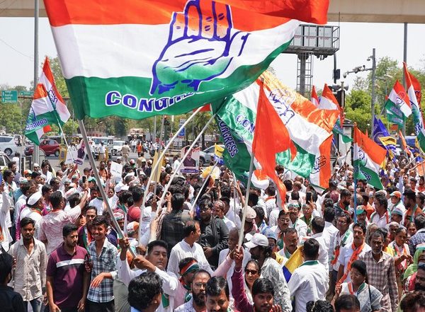 India News | UP By-pollls: Congress Removes Suresh Yadav as Prayagraj Unit Chief for Contesting Phulpur as Independent