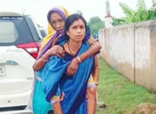 India News | Odisha CM Praises ASHA Worker for Helping Rescue Elderly Woman During Cyclone Evacuation