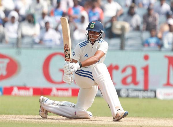 Sports News | 2nd Test: Jaiswal, Gill Inject Positivity in 359-run Chase After India Lose Rohit Early to Santner (Day 3, Lunch)