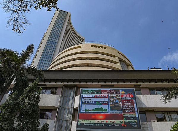 Business News | FIIs Sold Rs 20,024 Crore of Equities This Week, Drags Nifty, Sensex by About 2.5 Pc