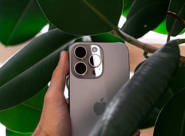 Business News | Dhanteras 2024: Score the IPhone 16 Pro with Incredible Festive Offers and EMI Deals
