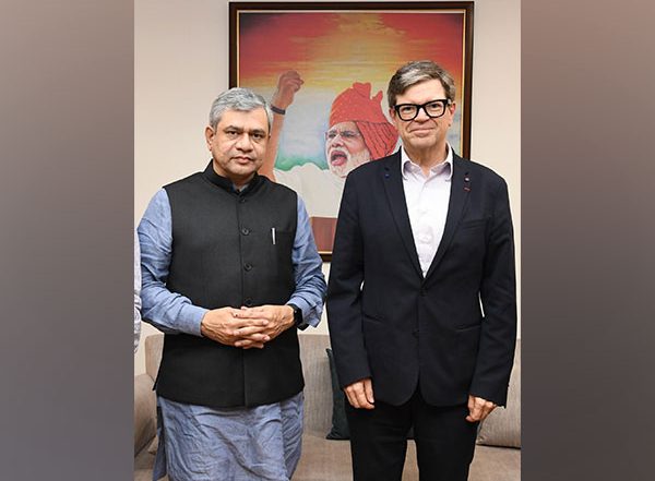 Business News | Union Minister Ashwini Vaishnaw Meets Meta's Chief AI Scientist to Discuss Opportunities in Artificial Intelligence
