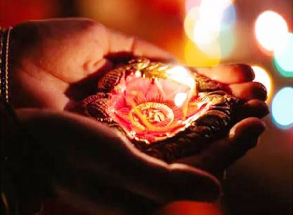 India News | Potters in Reasi Preserve Traditional Craft, Create Eco-friendly Lamps for Diwali