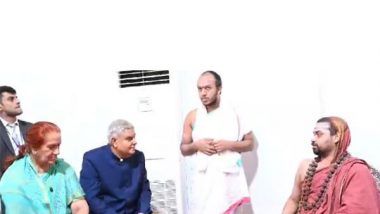 India News | Jagdeep Dhankhar Seeks Blessings of Jagadguru Shankaracharya Sri Vidhushekhara Bharati Mahaswamiji in Bengaluru
