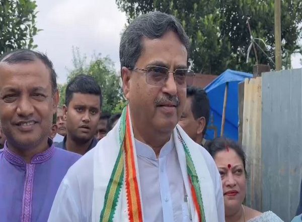 India News | Tripura CM Manik Saha Visits Local Potters Ahead of Deepawali, Promotes Self-reliance