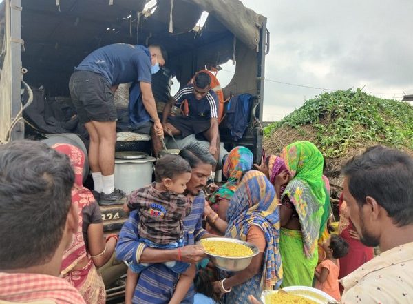 India News | Indian Navy Mobilise Relief Efforts in Response to Devastation Caused by Cyclone Dana in Odisha