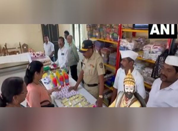 India News | Maharashtra Prison Authorities Organise Exhibition to Showcase Diwali Products Made by Nashik Central Prison Inmates