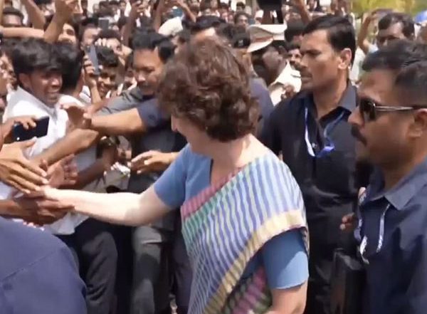 India News | Congress Leader Priyanka Gandhi Vadra Meets Students of Nilgiri College Ahead of Election Campaign