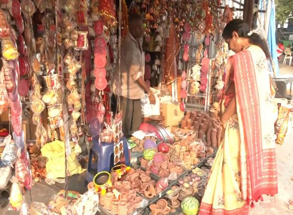 India News | Diwali Fever Grips Hyderabad: Markets Bustle with Activity