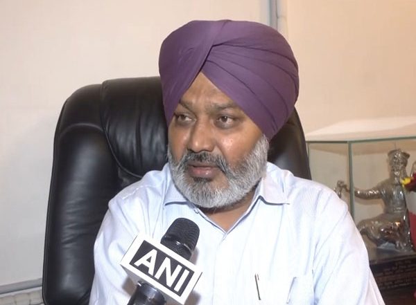 India News | Punjab Ministers Submit Memorandum to Governor over Issue of Lifting Paddy