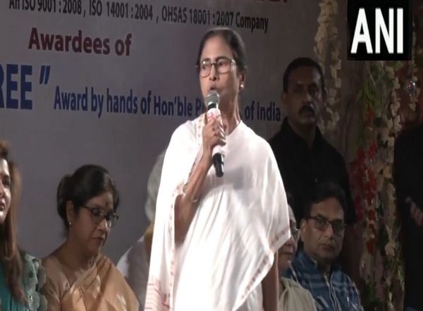 India News | West Bengal CM Mamata Banerjee Extends Diwali and Kali Puja Greetings