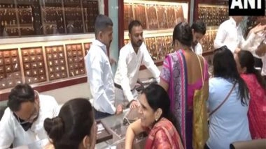 Business News | Dhanteras Rings in Festivities, Markets See Enthusiasm for Purchase of Gold, Utility Items, Vehicles