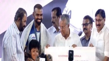 Sports News | Kerala CM Pinarayi Vijayan Honours Paris Olympic Medalist P R Sreejesh