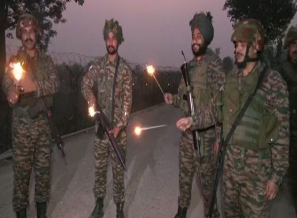 India News | Army Jawans Celebrate Diwali at LoC in Jammu