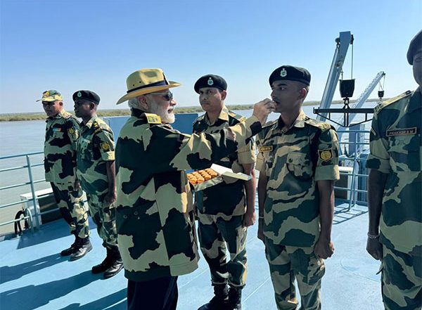 India News | PM Modi Spends Diwali with Troops in Kachchh, Gujarat