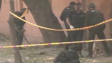 Delhi Blast: Explosion Heard Outside CRPF School in Rohini, Bomb Disposal Squad and NSG Commandos Reach Spot as White Powder Found Nearby (Watch Videos)