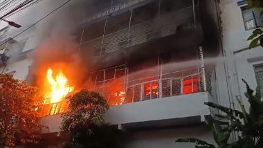 ESI Hospital Fire: Massive Blaze Erupts Fire at Sealdah Employees’ State Insurance in Kolkata, 1 Dead (Watch Videos)