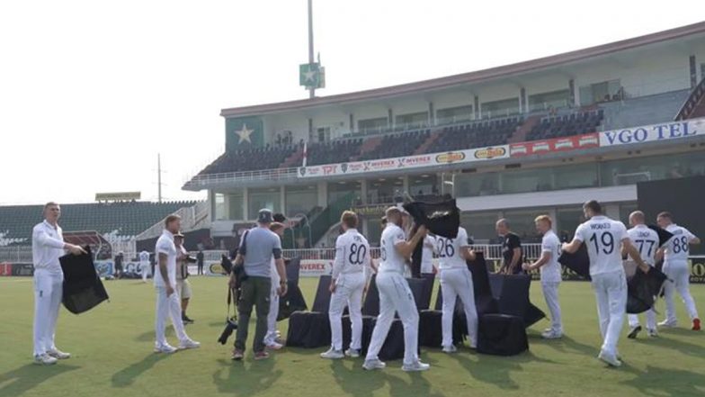 England Cricketers Show Humble Gesture As They Carry Chairs After Group Photo Ahead of PAK vs ENG 3rd Test 2024, Pics and Video Go Viral