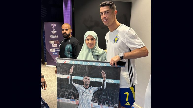 Fan Gifts Cristiano Ronaldo Special Portrait Of Him Celebrating 900th Career Goal on Sidelines of Al-Nassr vs Al-Rayyan AFC Champions League 2024-25 Elite Match (See Pic)