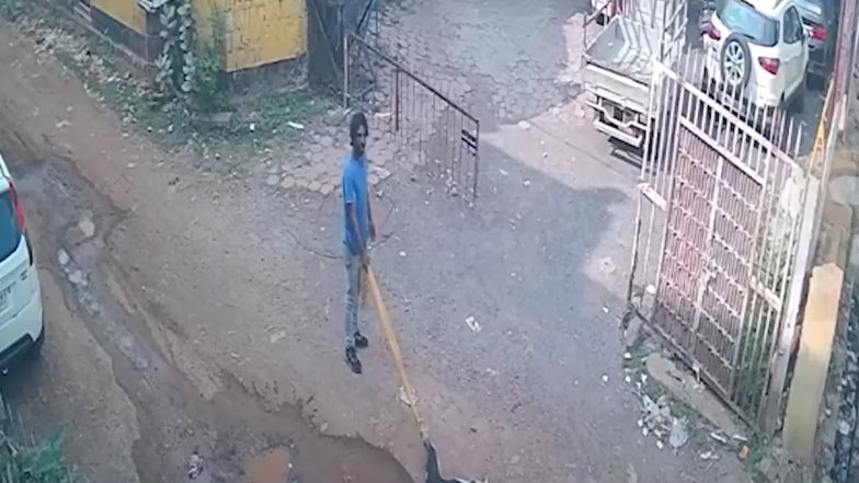 Animal Cruelty in Guna: Man Kills Stray Dog for Biting Daughter, Drags Its Lifeless Body After Tying It to Back of His Scooter in Madhya Pradesh; Disturbing Video Surfaces