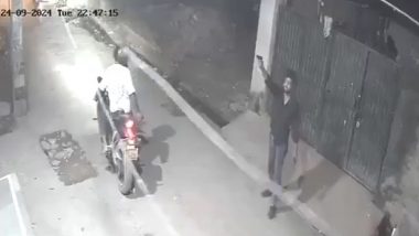 Delhi: Shooter Fires Multiple Shots Outside Man’s House in Narela Amid Personal Dispute; Police Probe Underway (Watch Video)