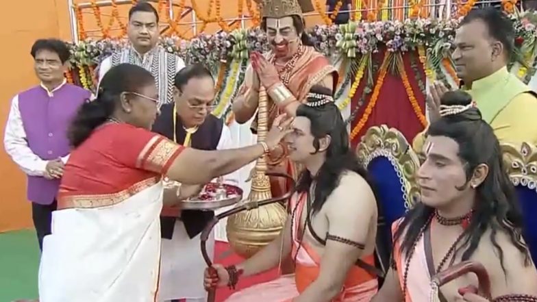 Dussehra 2024: President Droupadi Murmu, PM Narendra Modi Attend Vijayadashami Celebrations in Delhi, Apply ‘Tilak’ on Forehead of Artists Playing Lord Ram and Lakshman (Watch Video)