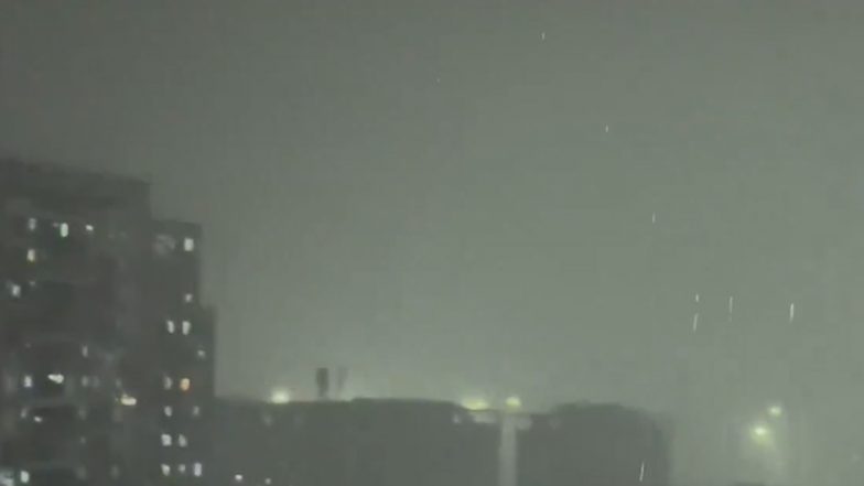 Mumbai Rains: Heavy Showers and Thunderstorms Lash Navi Mumbai, Thane and Adjoining Areas, Delay Karwa Chauth Moonrise (Watch Videos)