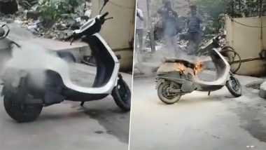 'Aag Ka gOLA': Netizens Troll Ola As Electric Scooter Catches Fire Outside Ola Showroom in Bengaluru