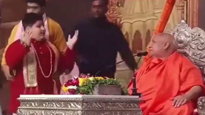 ‘He's a Very Foolish Boy’: Swami Rambhadracharya Ji Reacts To Viral Video of Abhinav Arora aka Bal Sant Baba Being Removed From Stage, Says ‘I Scolded Him in Vrindavan Too’ (Watch Video)