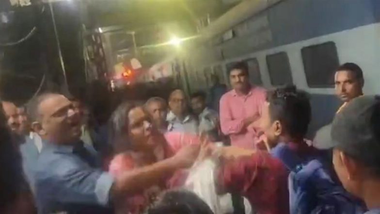 Bihar: CRPF Jawan Catches Wife Trying to Elope, Thrashes Her Lover At Patna Railway Station; Viral Video Surfaces