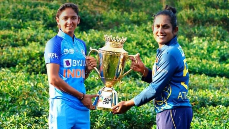 Chamari Athapaththu Heaps Praise on India Women’s National Cricket Team Captain Harmanpreet Kaur Ahead of IND-W vs SL-W ICC Women's T20 World Cup 2024 Match, Says ‘She Handles Pressure Really Well’ (Watch Video)