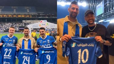 Novak Djokovic Interacts With Al-Hilal Footballers in Riyadh, Receives Signed Jersey From Neymar Jr (Watch Video)