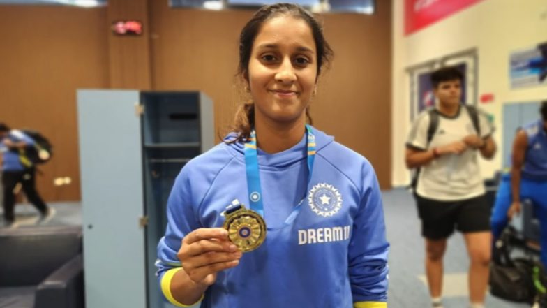 Jemimah Rodrigues Wins 'Best Fielder' Medal in India Women's Cricket Team Dressing Room After Harmanpreet Kaur and Co Start ICC Women's T20 World Cup 2024 With Loss to New Zealand (Watch Video)