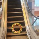 Kerala: Lawyers Place Wreath on Escalator Inside High Court Building To Protest Frequent Malfunctioning, Seen Praying With Folded Hands (See Pic and Videos)