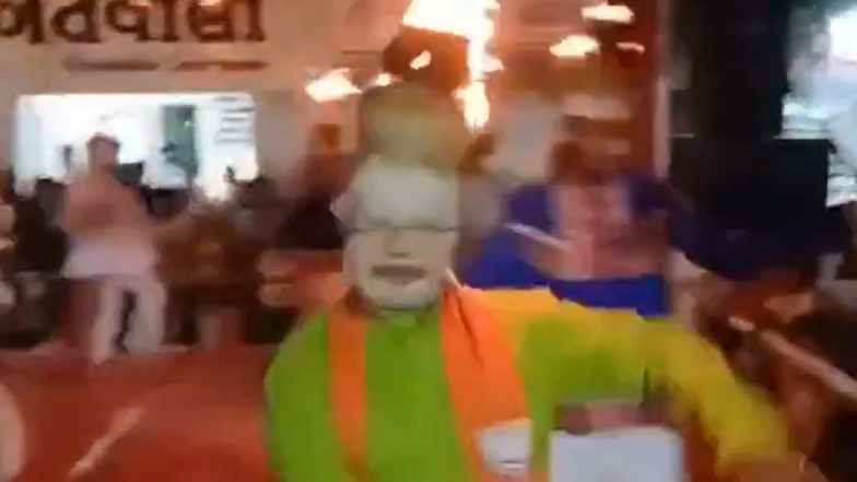 Jamnagar: Man Wearing 'Modi Mask' Performs Garba During Navratri Festival in Gujarat, Video Goes Viral