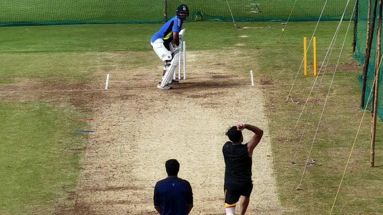 Mohammed Shami, Continuing Recovery From Injury, Spotted Bowling to Team India Assistant Coach Abhishek Nayar in Nets After IND vs NZ 1st Test 2024 in Bengaluru (Watch Video)