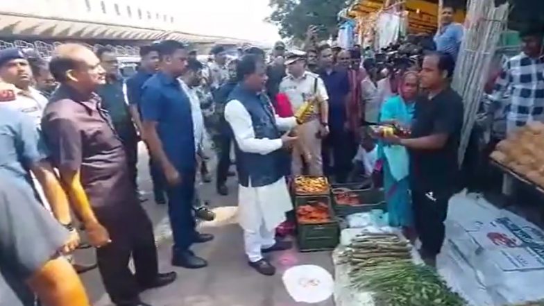 Diwali 2024: Odisha CM Mohan Charan Majhi and His Family Purchase Earthen Lamps, Rangoli and Other Items From Local Vendors To Support 'Vocal for Local' Initiative (Watch Video)