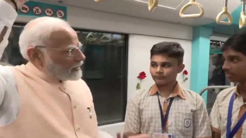 PM Narendra Modi Interacts With School Children, Women While Travelling Onboard Metro Train Between BKC to Aarey JVLR Section of Mumbai Metro Line 3 (Watch Video)