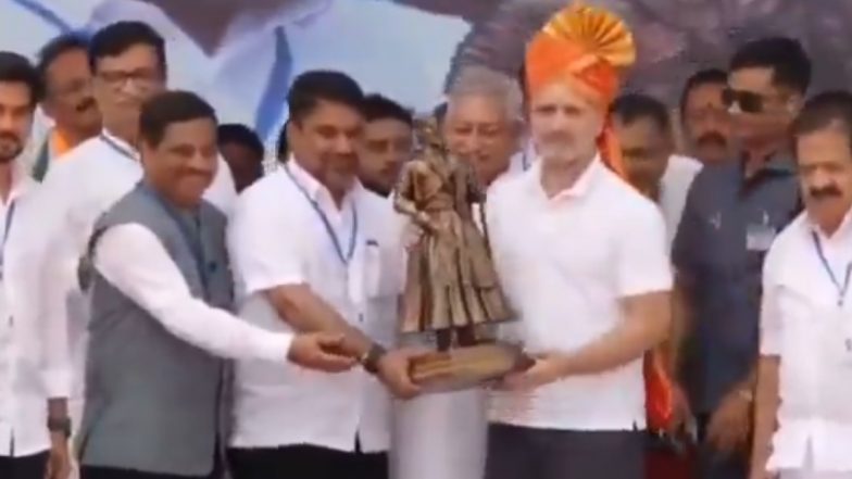 Kolhapur: Rahul Gandhi Takes Off His Sandals Before Receiving Statue of Chhatrapati Shivaji Maharaj During Congress Event in Maharashtra, Viral Video Surfaces