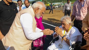 Thane: PM Narendra Modi Meets Veena Bhatia in Maharashtra, Leader Working for BJP Since Jan Sangh Days (See Pic)