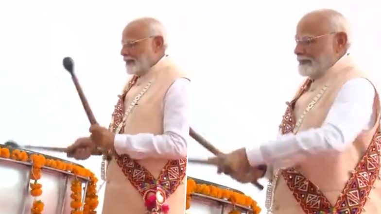 Modi Arrives in Maharashtra; Tries Hands at Drums, Prays at Jagdamba Ma Temple