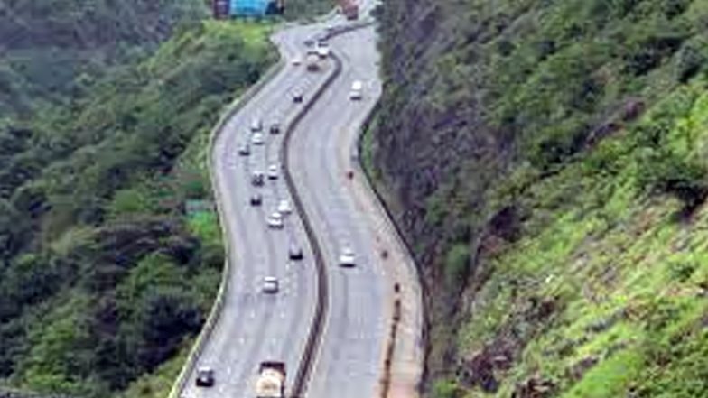 Pune: LPG Tanker Overturns on Mumbai-Pune Expressway Near Warje Bridge, No Casualties Reported