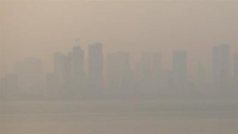 Mumbai Smog Video: Thick Layer of Haze Envelopes City, AQI Remains ‘Poor’ in Several Areas