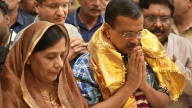 AAP Chief Arvind Kejriwal, Wife Sunita Kejriwal Offer Prayers at Hanuman Temple in Delhi