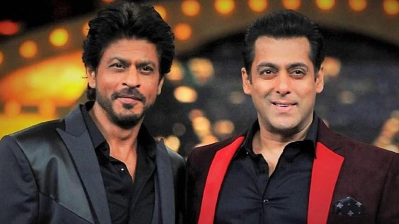 &lsquo;Aise Gande Kharrate Marta Hai Yeh, Baap Re Baap&rsquo;: Salman Khan Roasts Shah Rukh Khan With Fun Incident From &lsquo;Karan Arjun&rsquo; Sets (Watch Video)